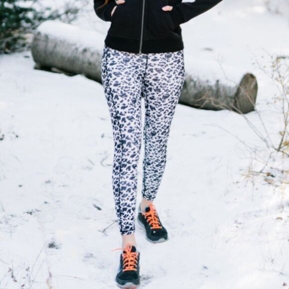 Zyia Active Snow Leopard Print Brilliant 7/8 Leggings Size 4 Black White 23" Run - Picture 1 of 10